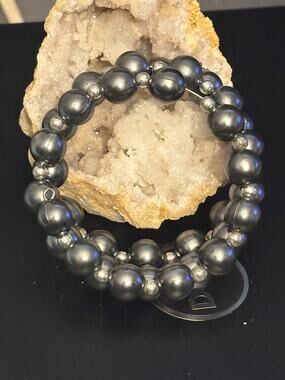 Vintage Gray Acrylic Memory Wire Wrap Bracelet 6.5”